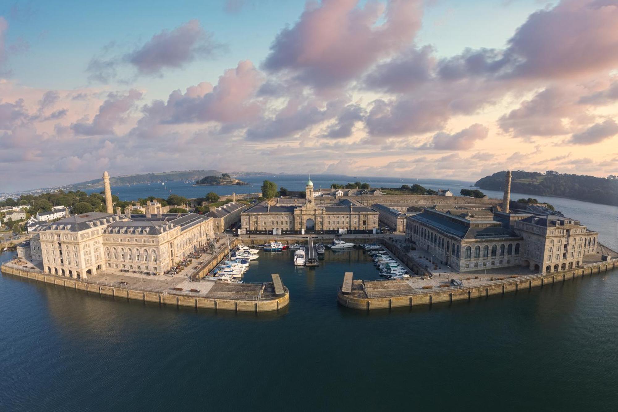 Royal William Yard Apartments Плаймаут Номер фото