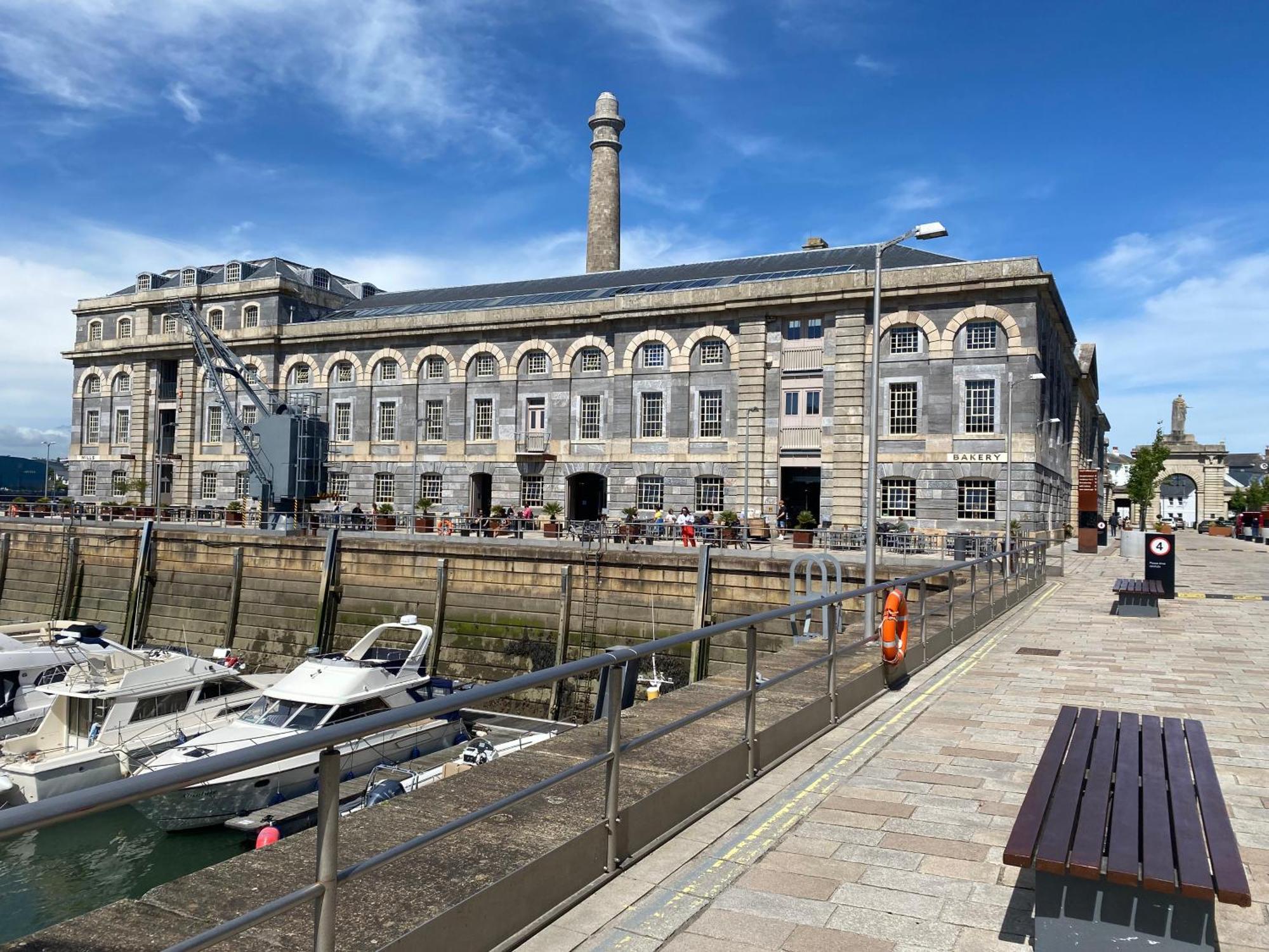 Royal William Yard Apartments Плаймаут Номер фото