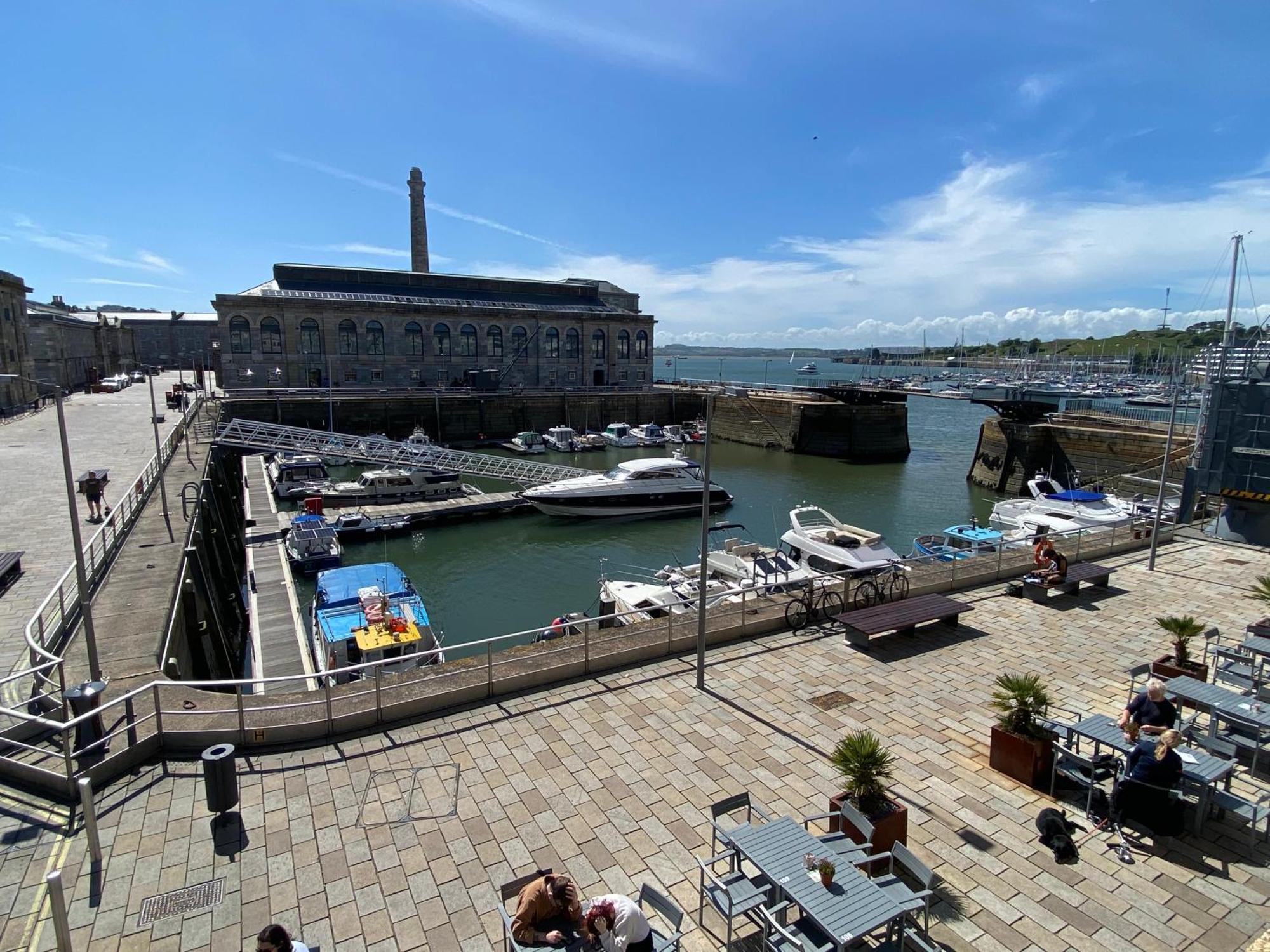 Royal William Yard Apartments Плаймаут Номер фото