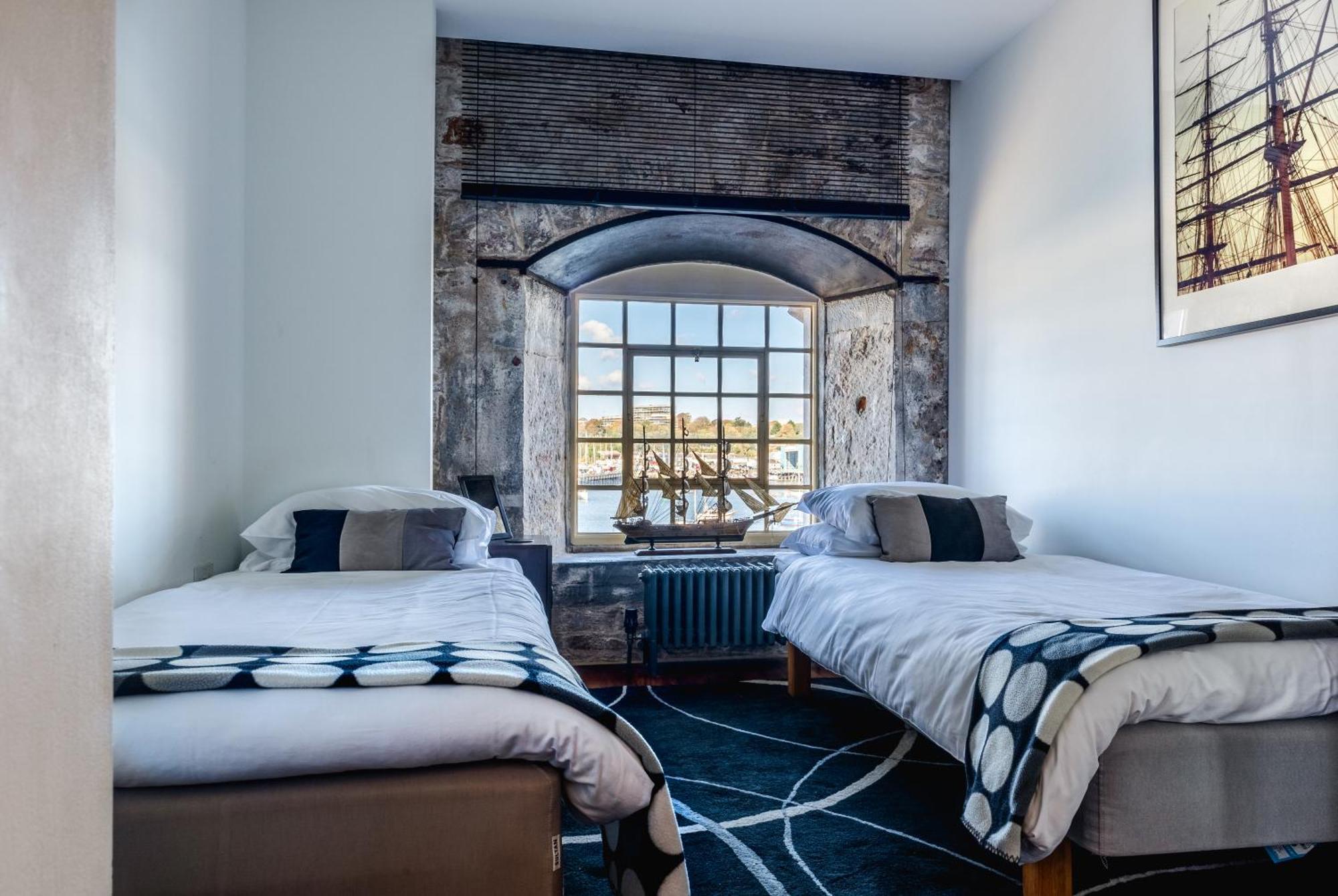 Royal William Yard Apartments Плаймаут Номер фото