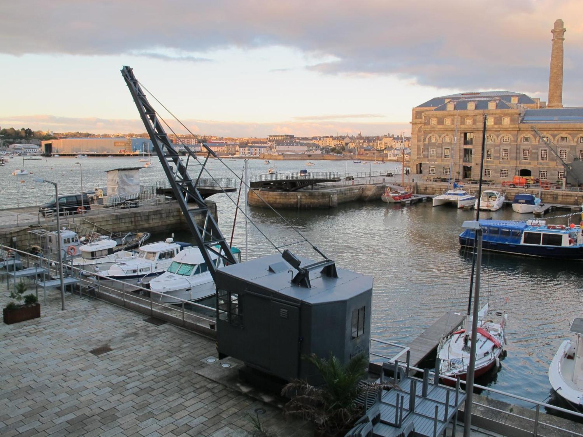 Royal William Yard Apartments Плаймаут Номер фото