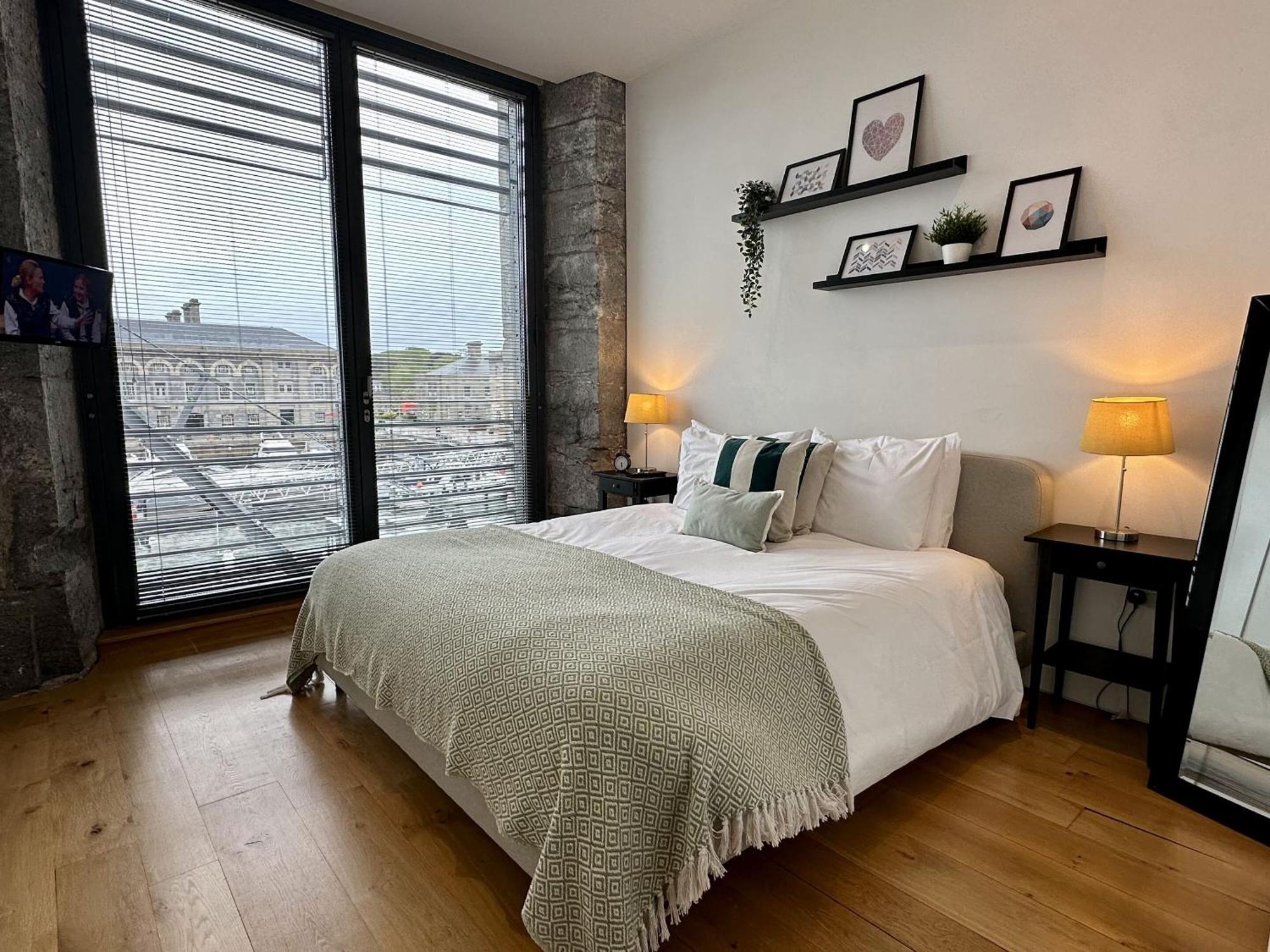 Royal William Yard Apartments Плаймаут Номер фото